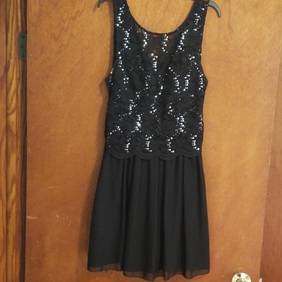 Black chiffon and lace semi formal dress. Size 9 - Picture 1 of 5